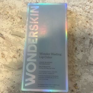 Peel and reveal wonder lip blading color